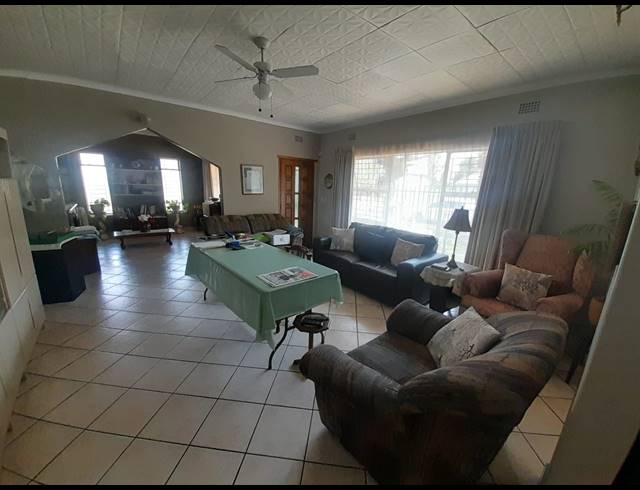 4 BEDROOM HOUSE FOR SALE IN RUSTENBURG CENTRAL
